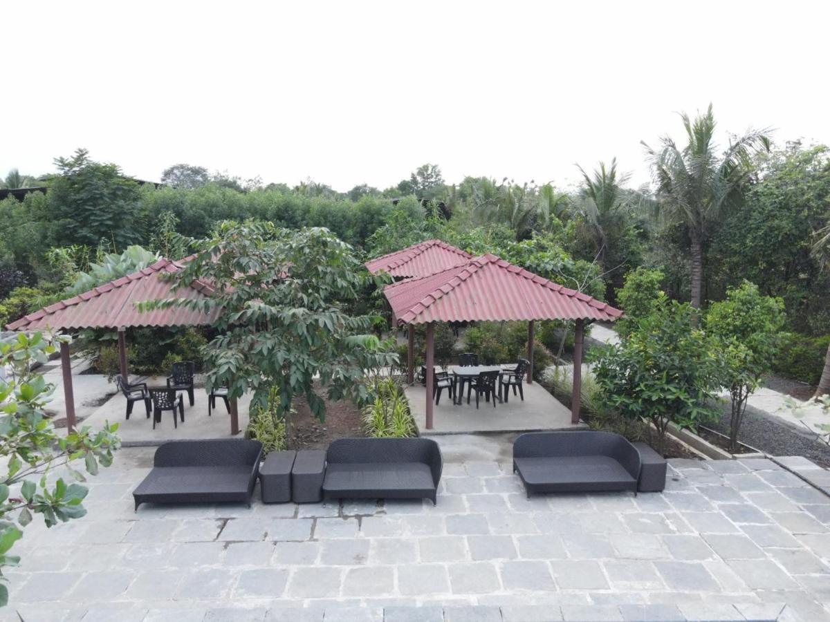 Vita Farms Titwala Bagian luar foto