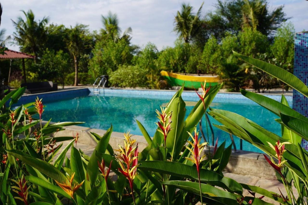 Vita Farms Titwala Bagian luar foto